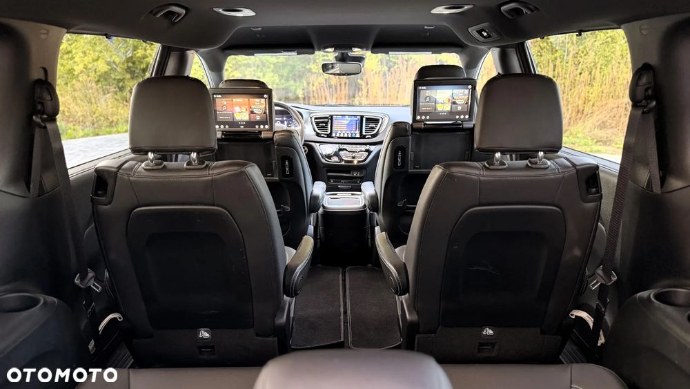 Chrysler Pacifica - 27