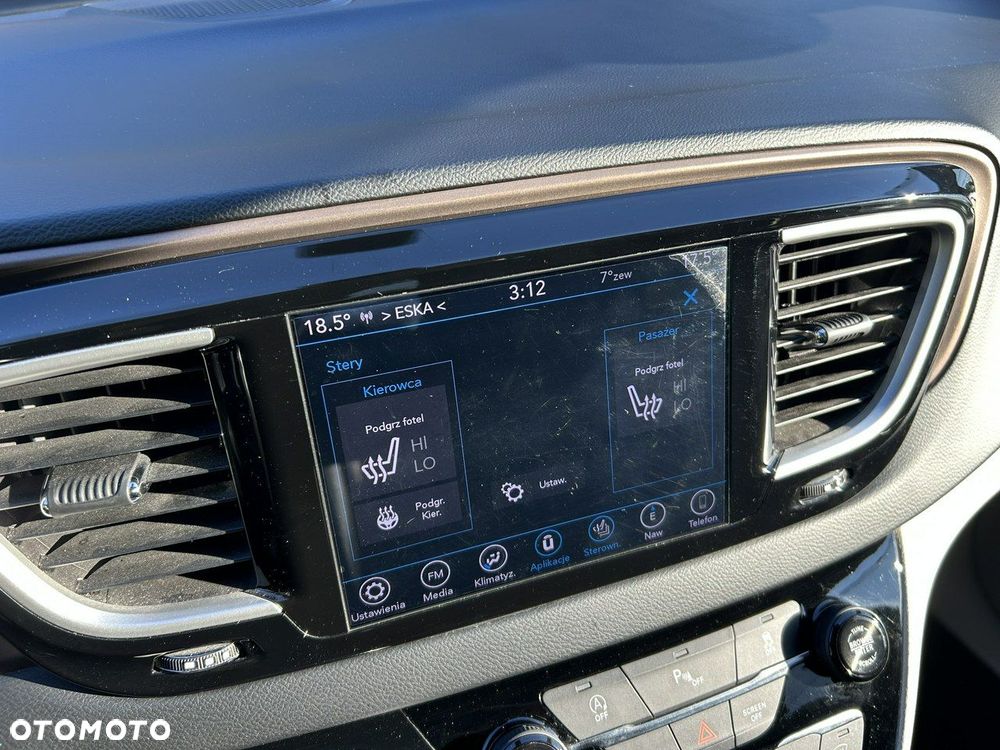 Chrysler Pacifica - 29