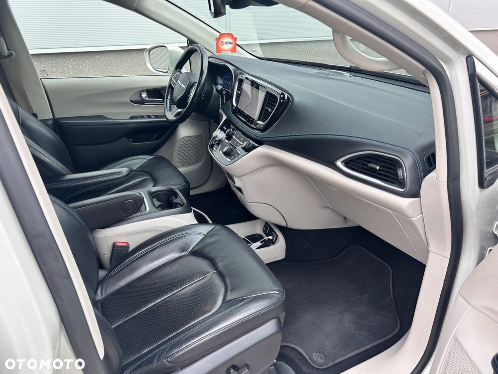 Chrysler Pacifica - 21