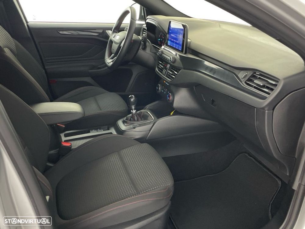 Ford Focus 1.0 EcoBoost MHEV ST-Line — fotografia 21