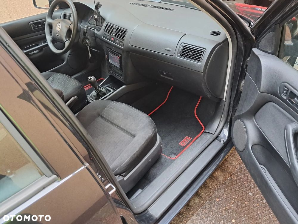 Volkswagen Golf - 10