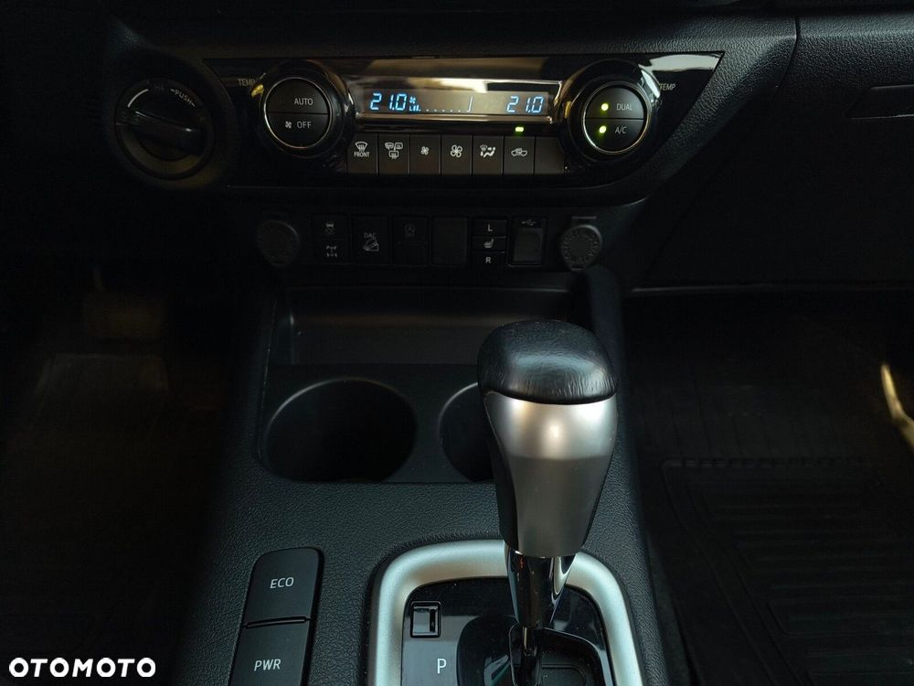 Toyota Hilux - 30