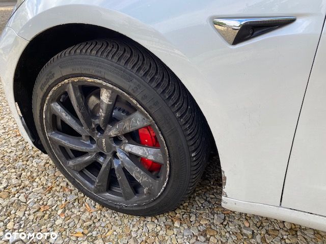 Tesla Model 3 Performance AWD - 12