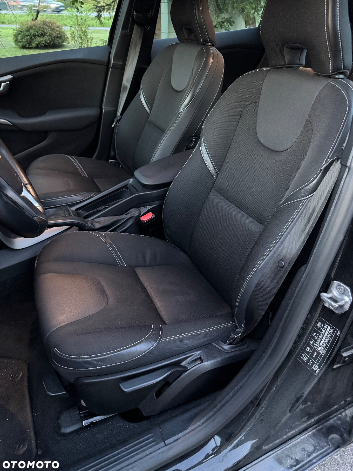 Volvo V40 D2 Drive-E R-Design Momentum - 19