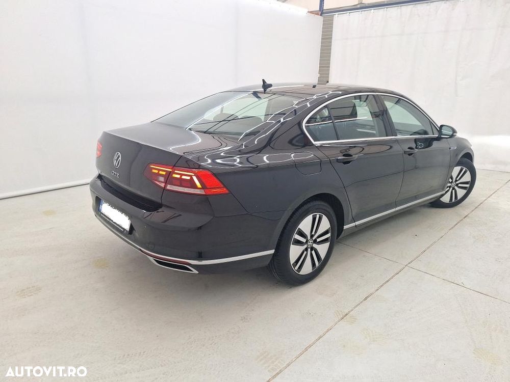 Volkswagen Passat - 2