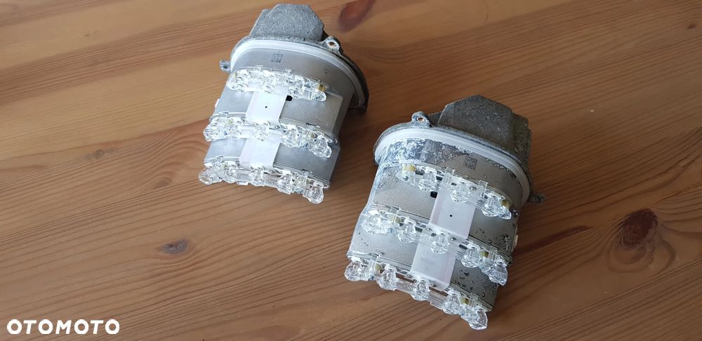KIERUNKOWSKAZ PRAWY LEWY LED JEŻ BMW E90 E91 126622665 - 1