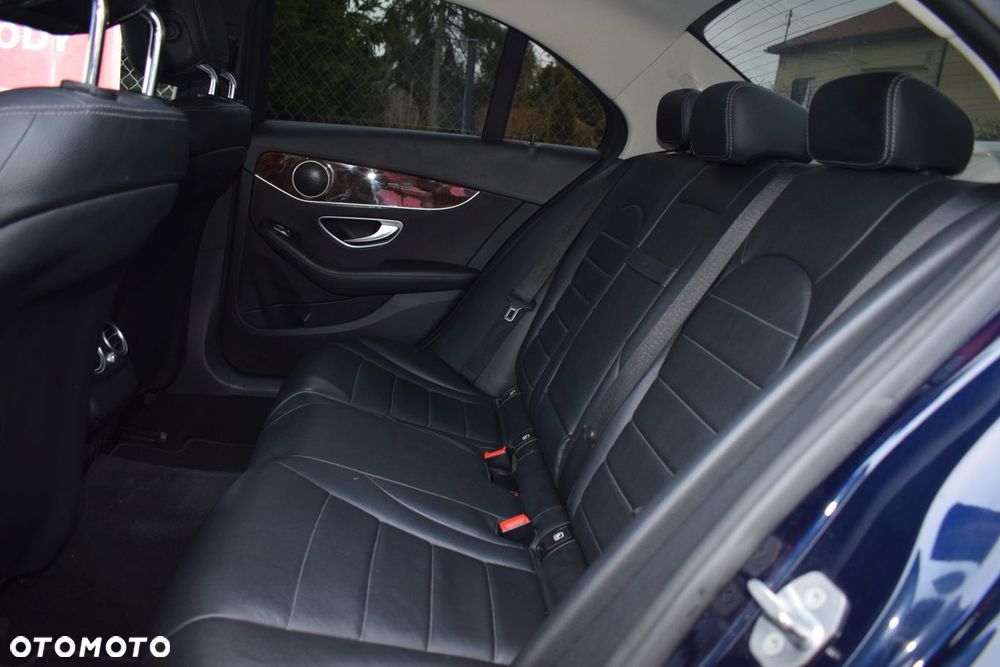 Mercedes-Benz Klasa C 400 4Matic 9G-TRONIC Exclusive - 11