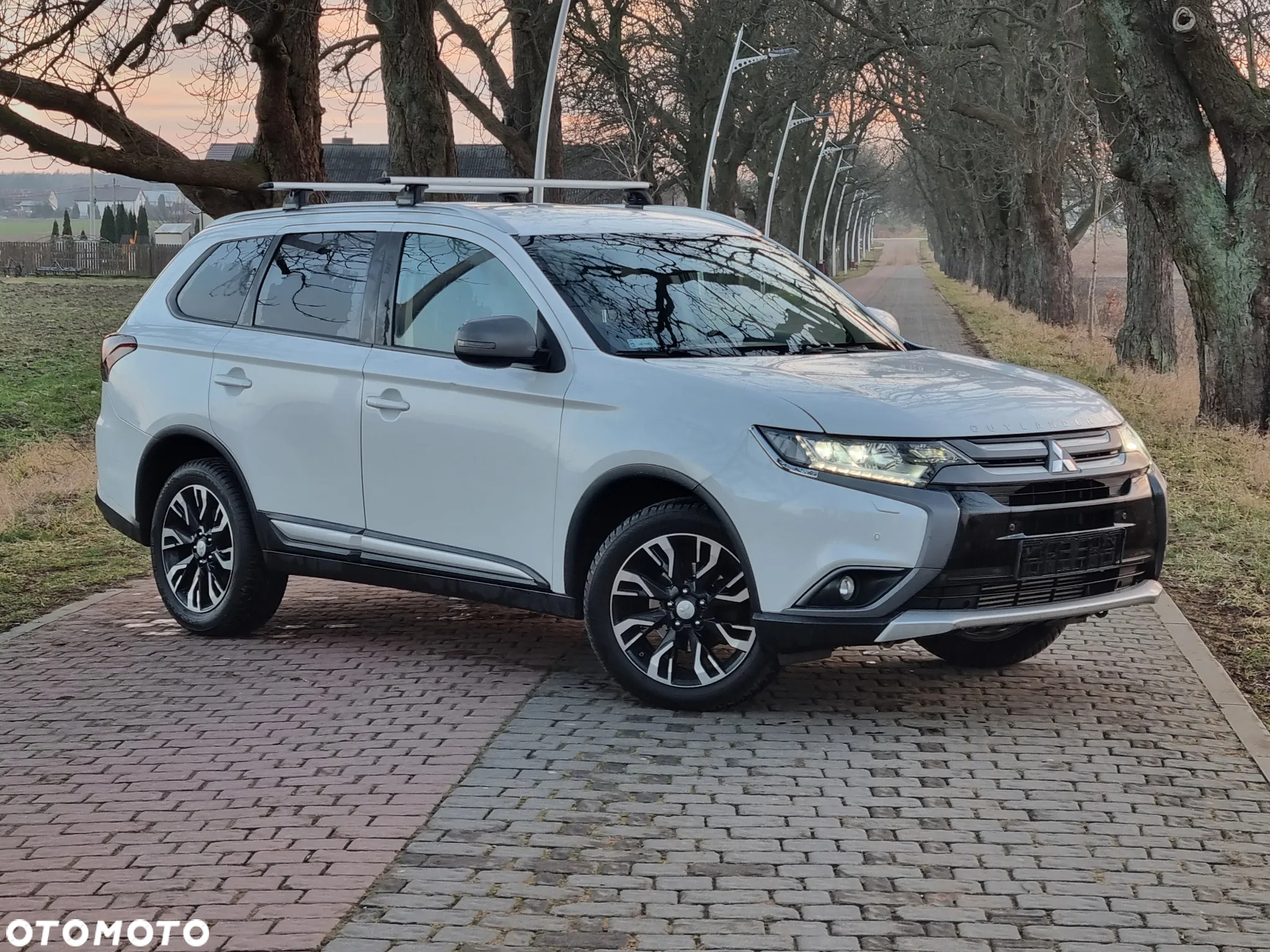 Mitsubishi Outlander 2.2 DID Intense + 4WD - 2
