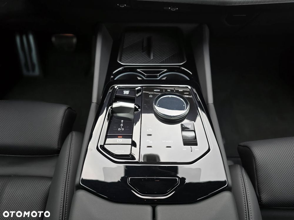 BMW Seria 5 520d xDrive - 32