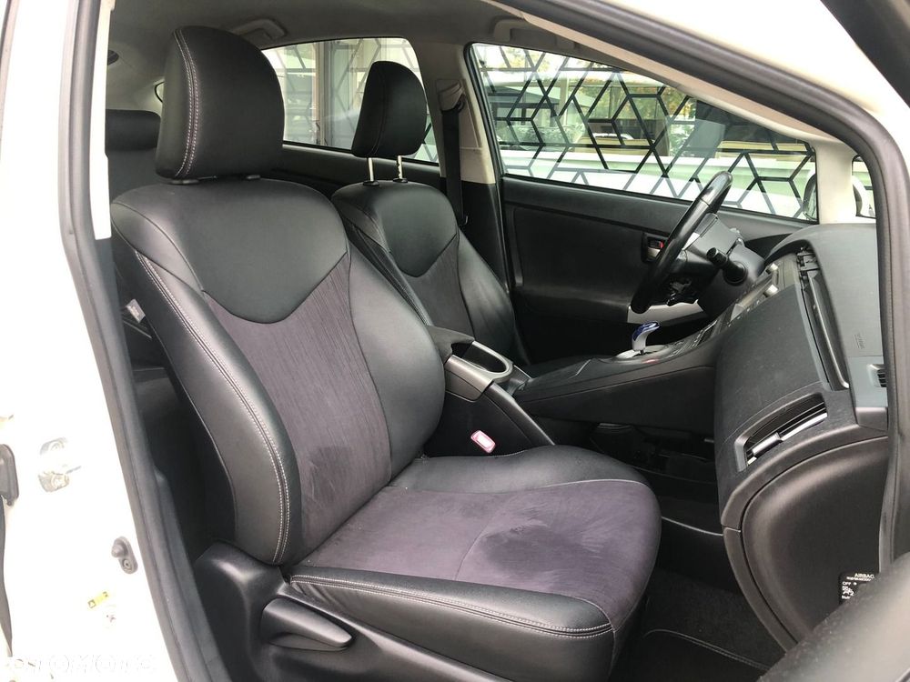 Toyota Prius 1.8 HSD Sol - 17