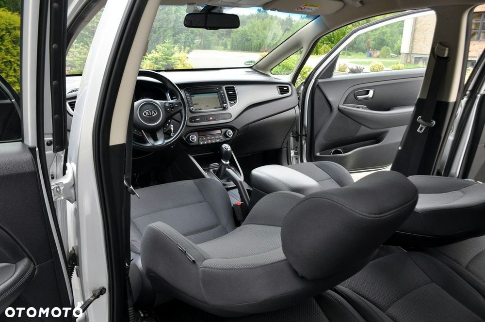 Kia Carens - 28