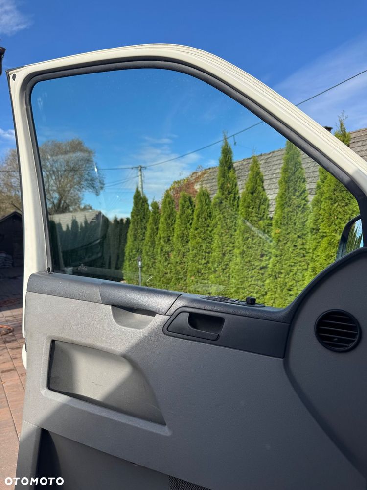 Volkswagen Caravelle - 23