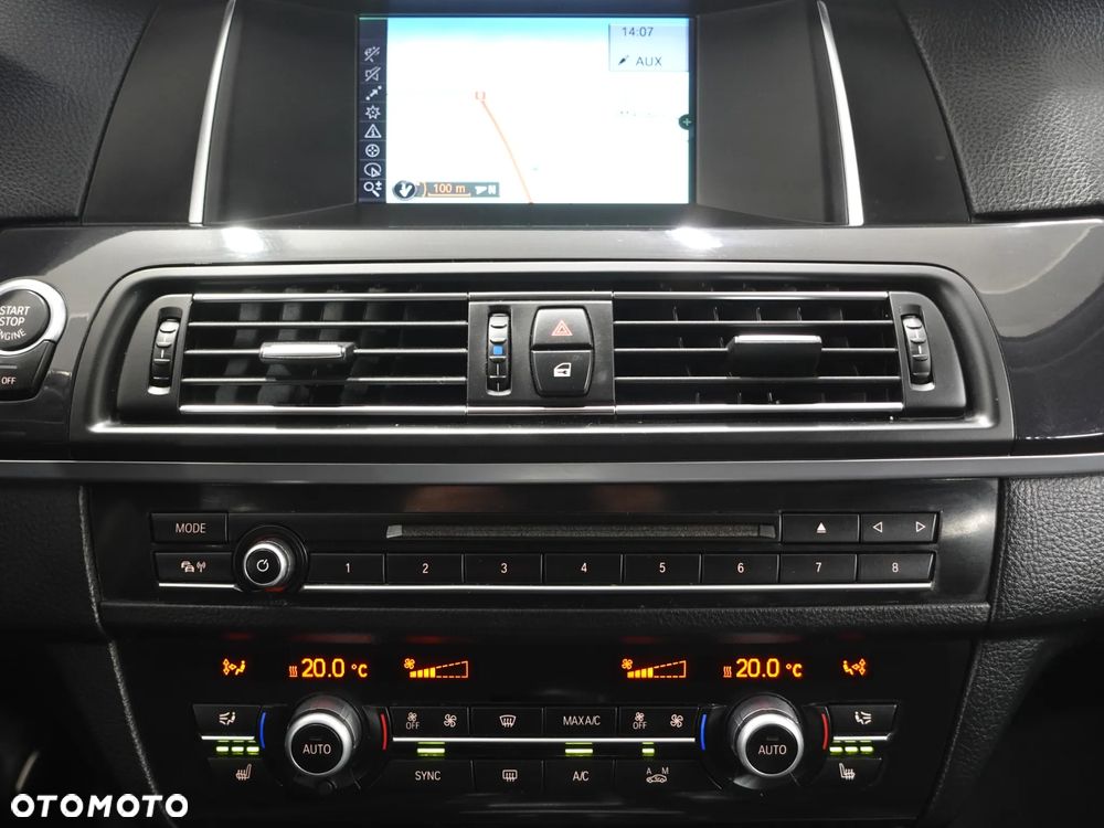 BMW Seria 5 525d xDrive Sport-Aut Modern Line - 30