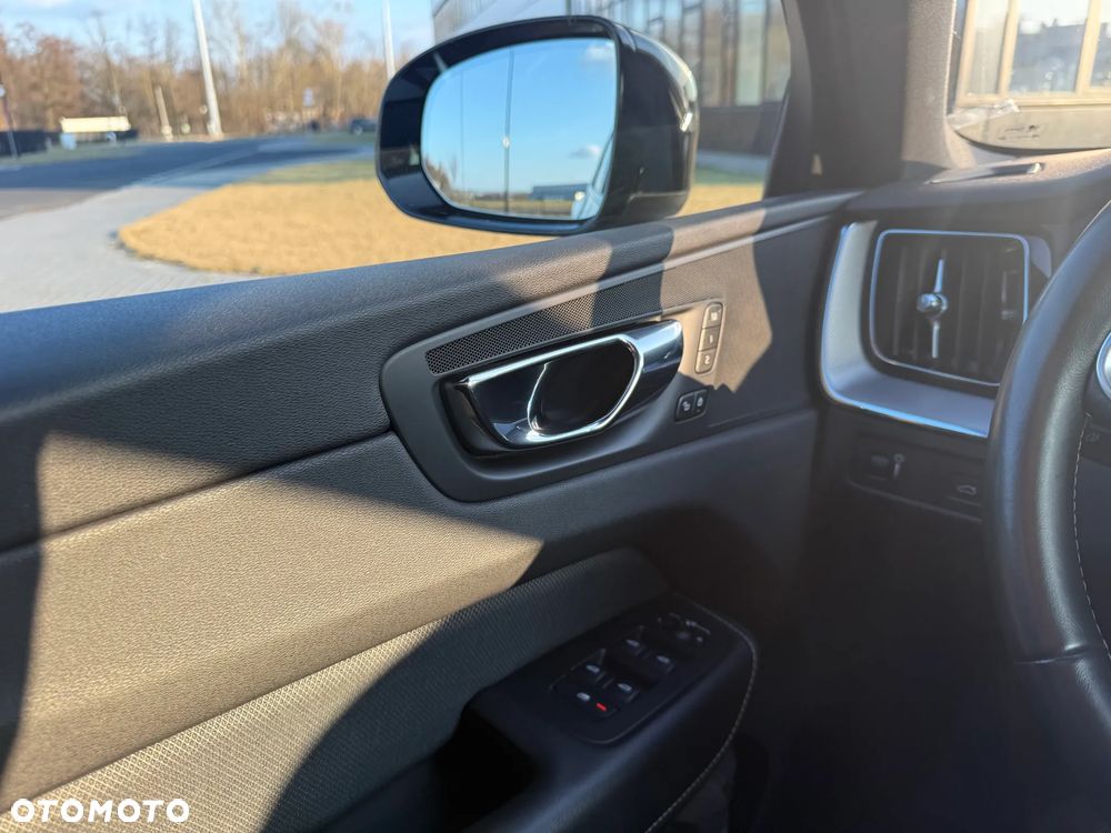 Volvo XC 60 D4 AWD R-Design - 15