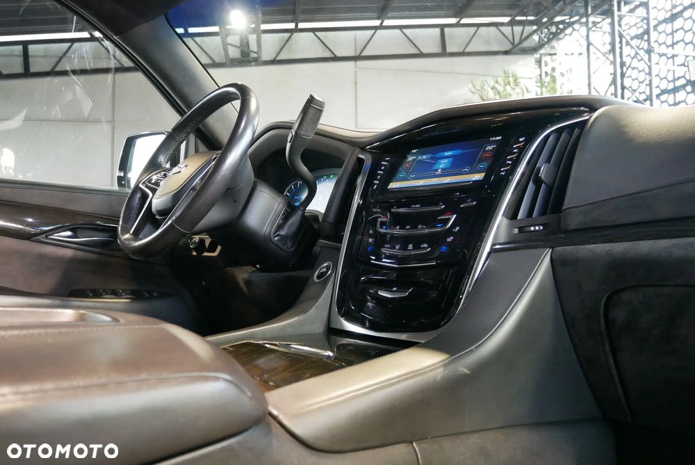 Cadillac Escalade 6.2 V8 ESV Platinum - 29