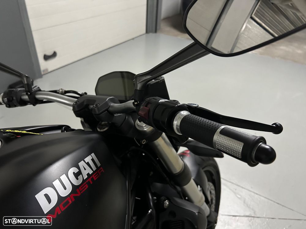 Ducati Monster - 10