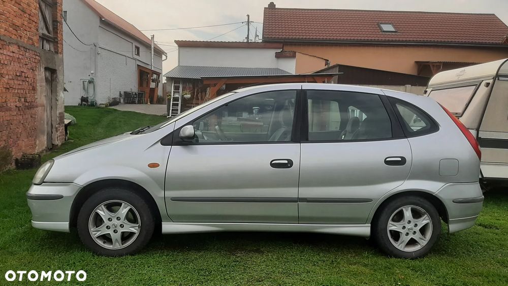 Nissan Almera Tino 2004 photo 3