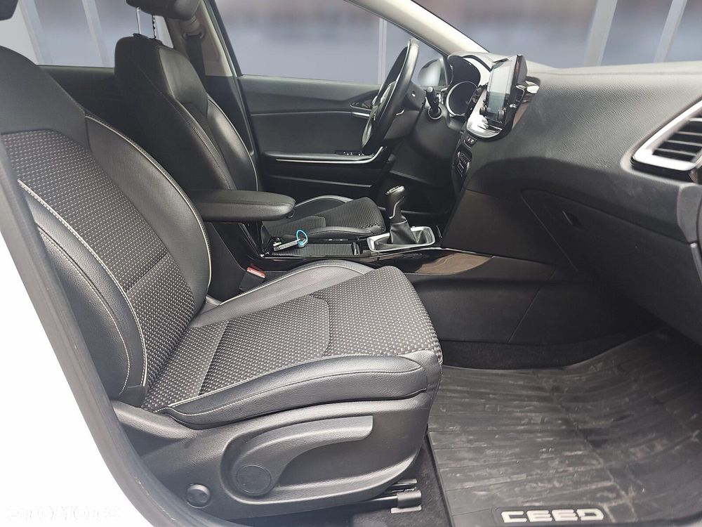 Kia Ceed 1.6 CRDi SCR L - 11