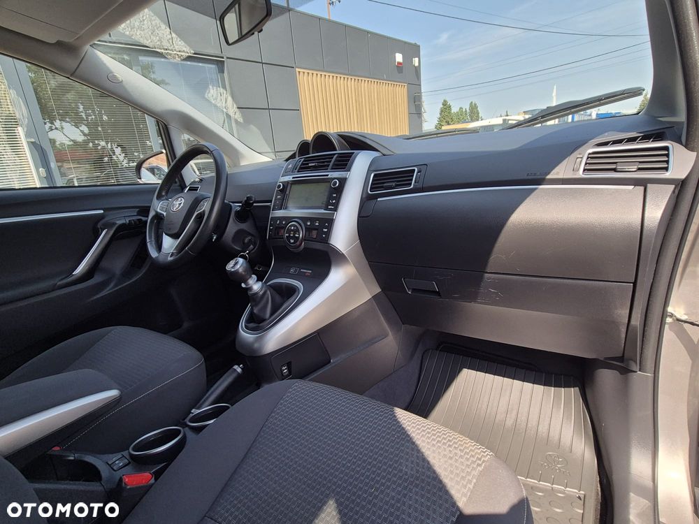 Toyota Verso 1.6 D-4D Prestige - 32