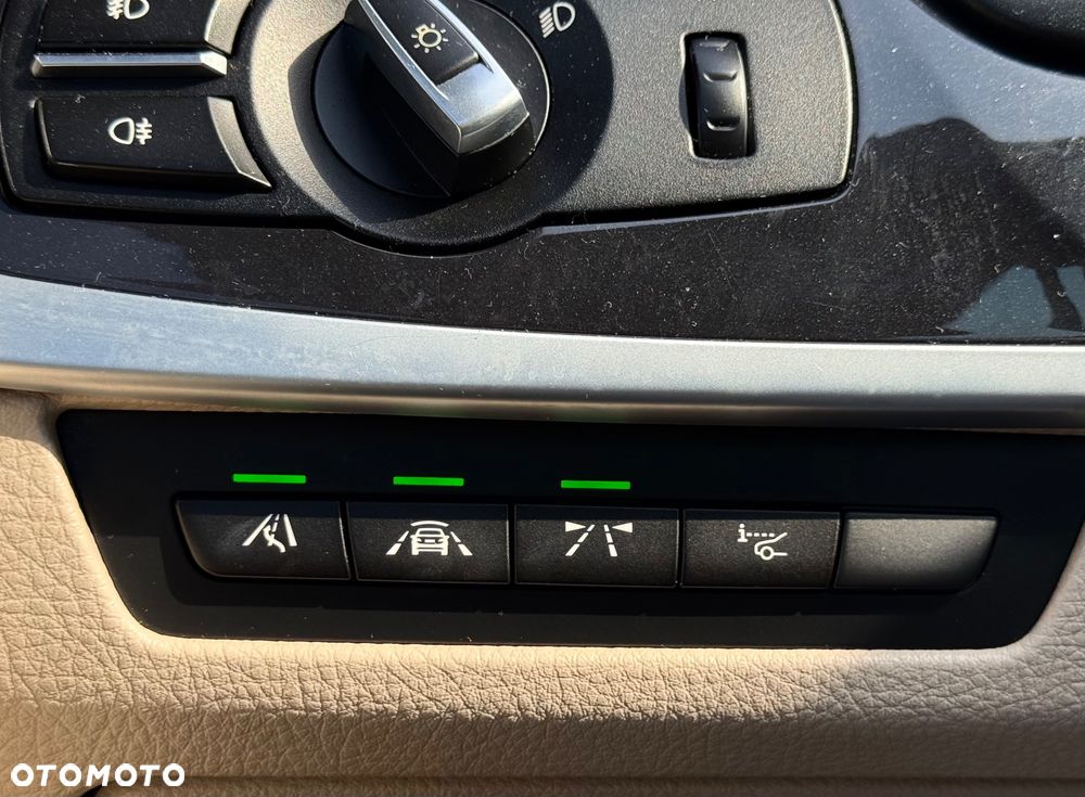 BMW Seria 5 530d xDrive Sport-Aut Luxury Line - 13