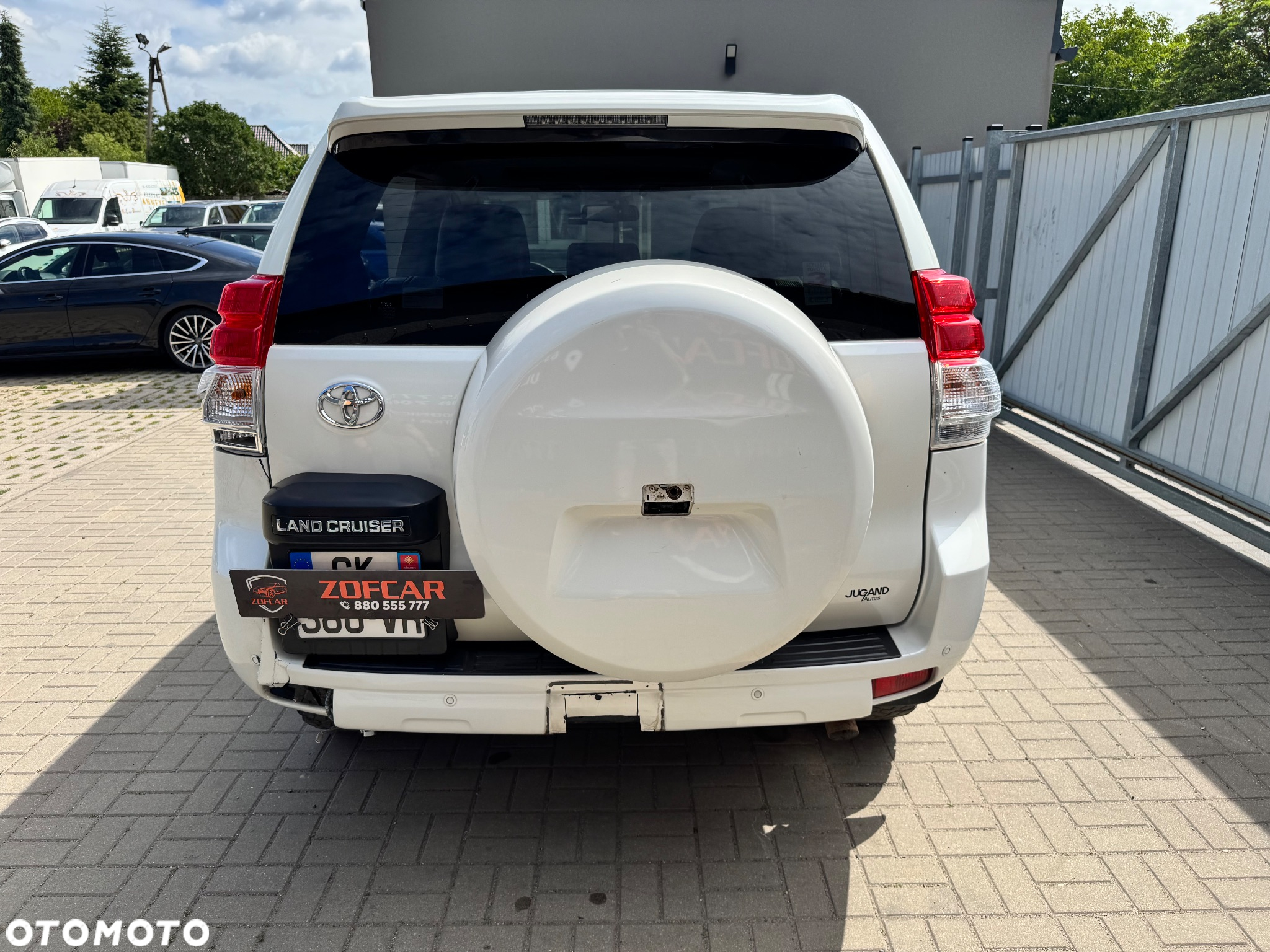 Toyota Land Cruiser - 4