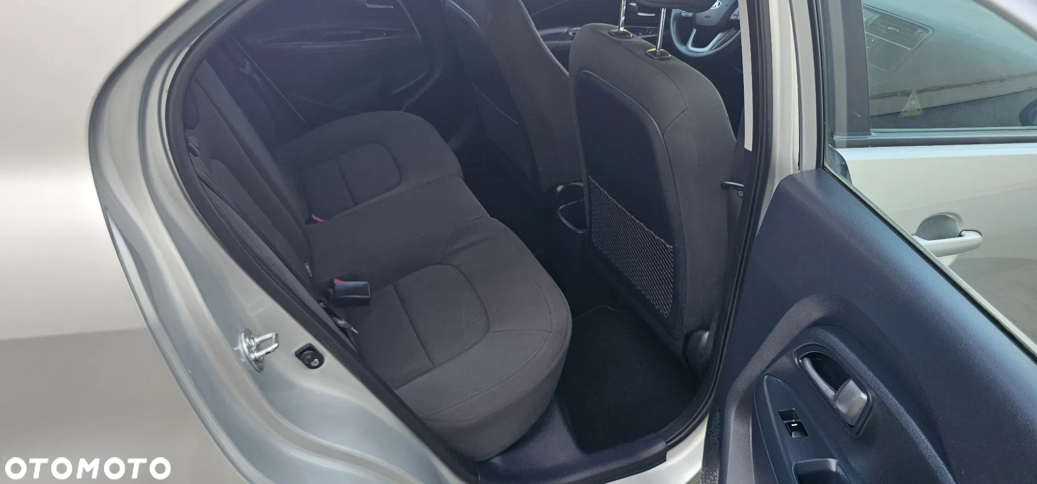 Kia Rio - 12