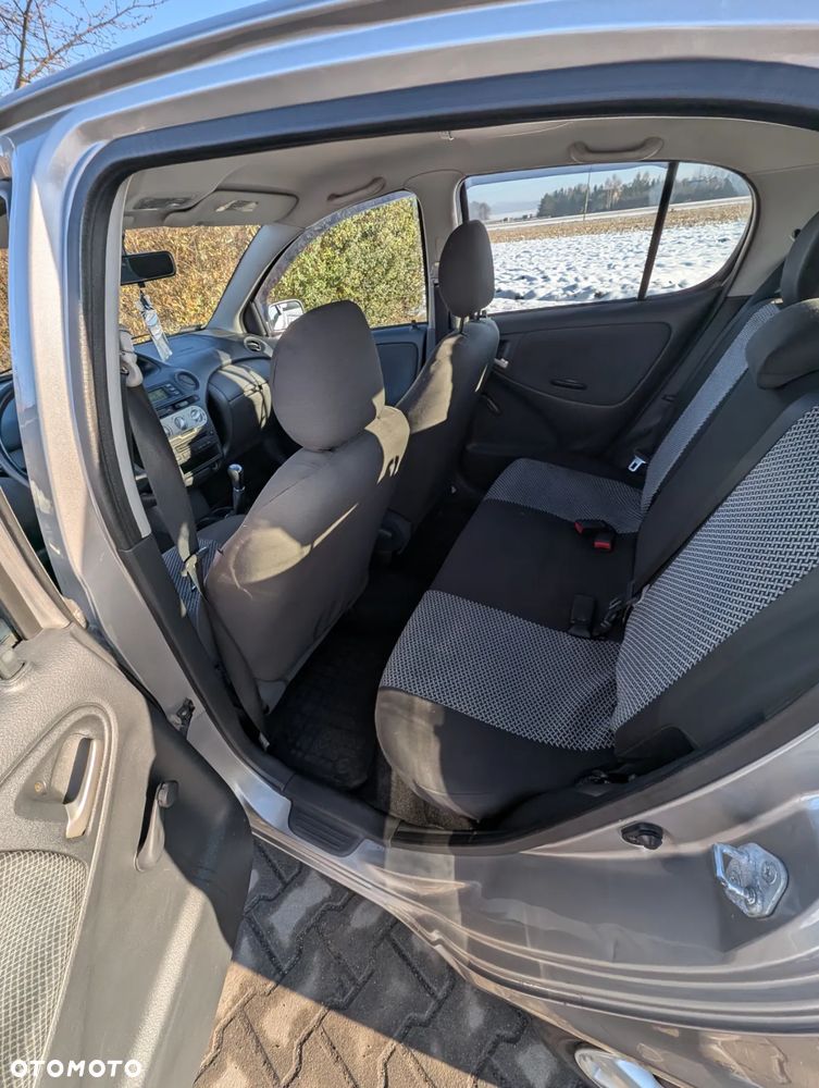 Toyota Yaris 1.3 - 11