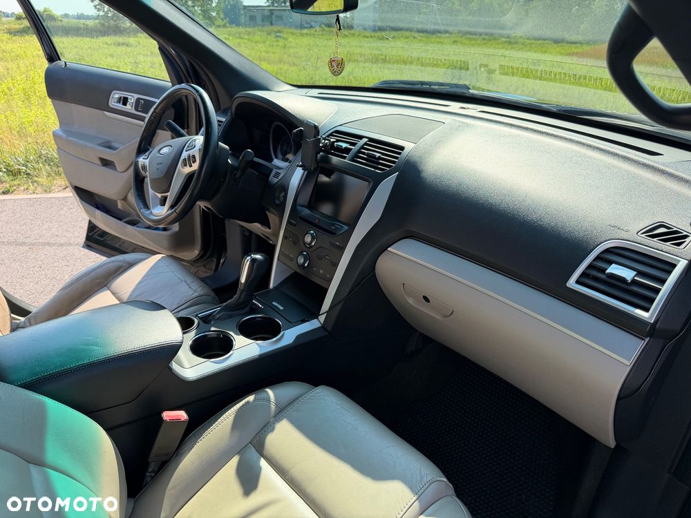 Ford Explorer - 11