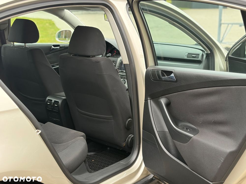 Volkswagen Passat 2.0 TDI Comfortline - 7
