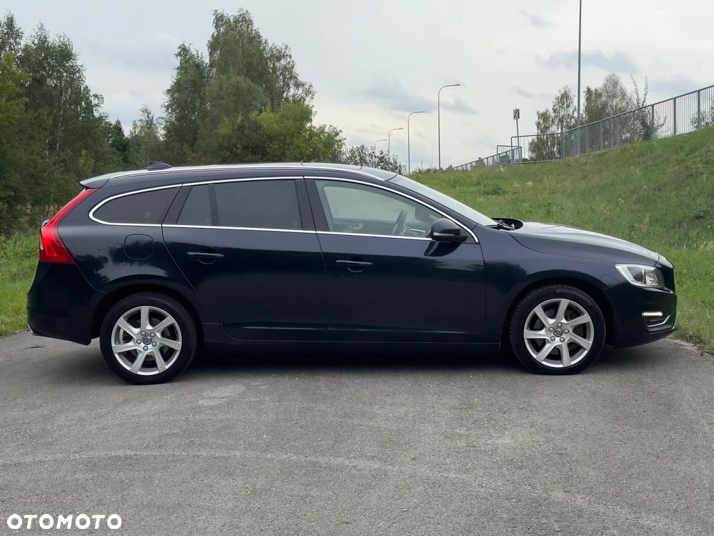 Volvo V60 D4 AWD Drive-E Dynamic Edition (Momentum) - 4