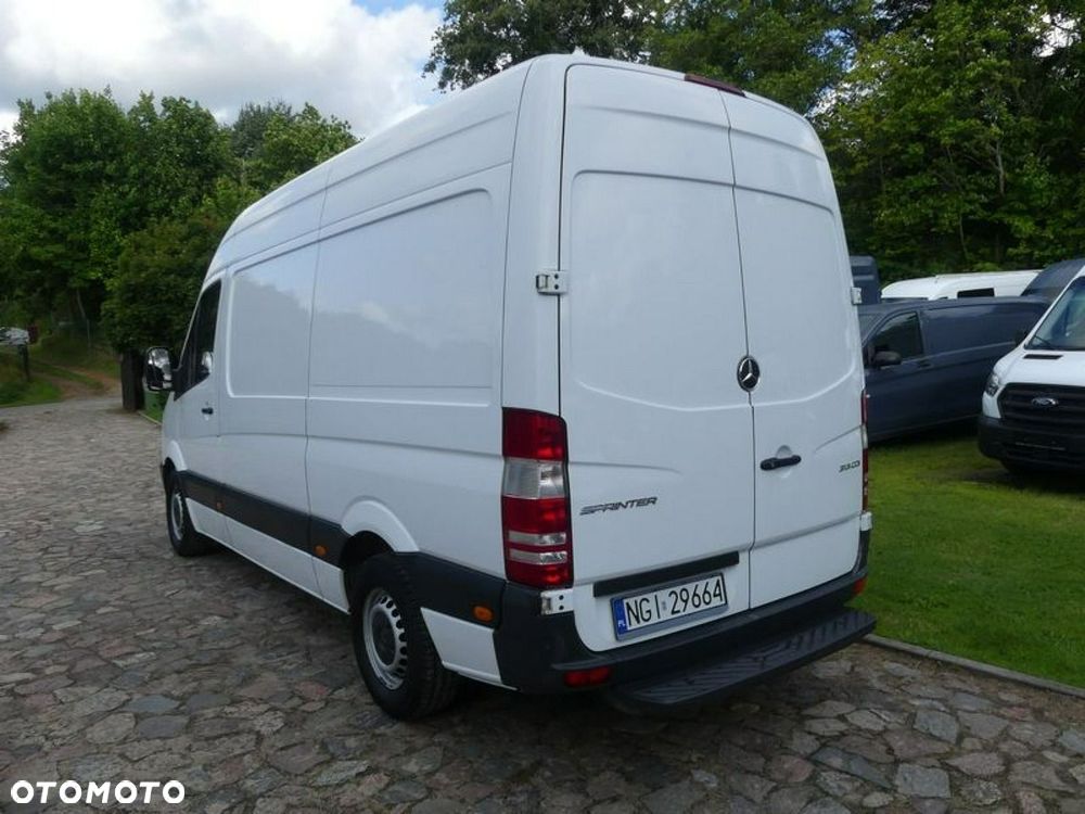 Mercedes-Benz Sprinter - 23