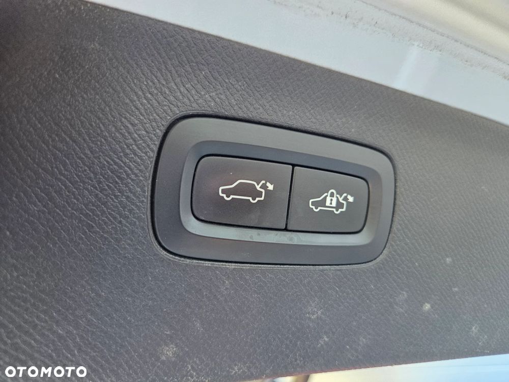 Volvo XC 90 T6 AWD Momentum 7os - 26