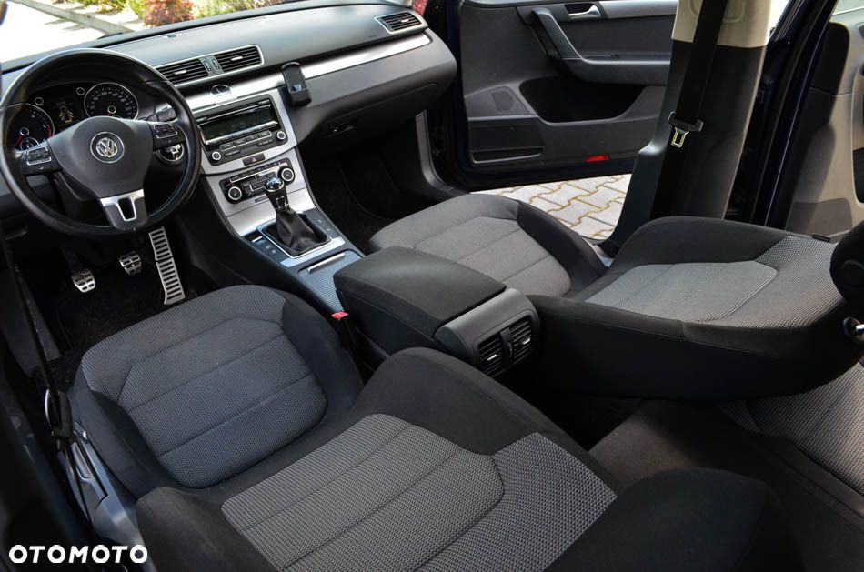 Volkswagen Passat Variant 2.0 Blue TDI SCR Comfortline - 32