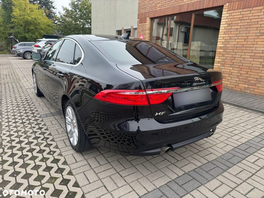 Jaguar XF 25t Portfolio - 4