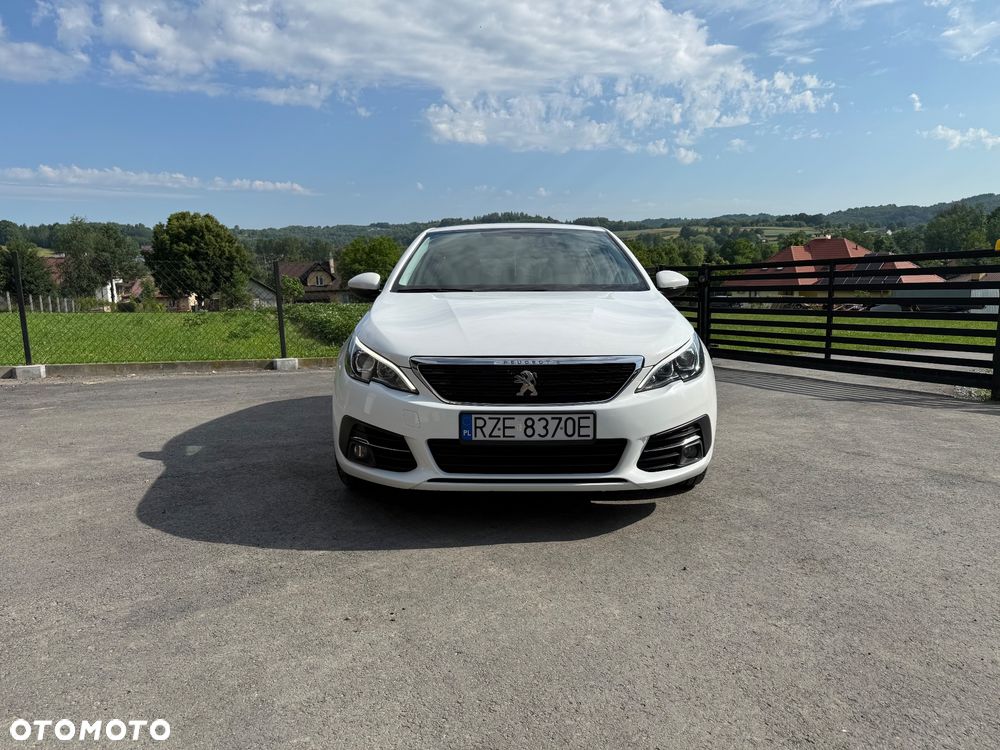 Peugeot 308 - 8