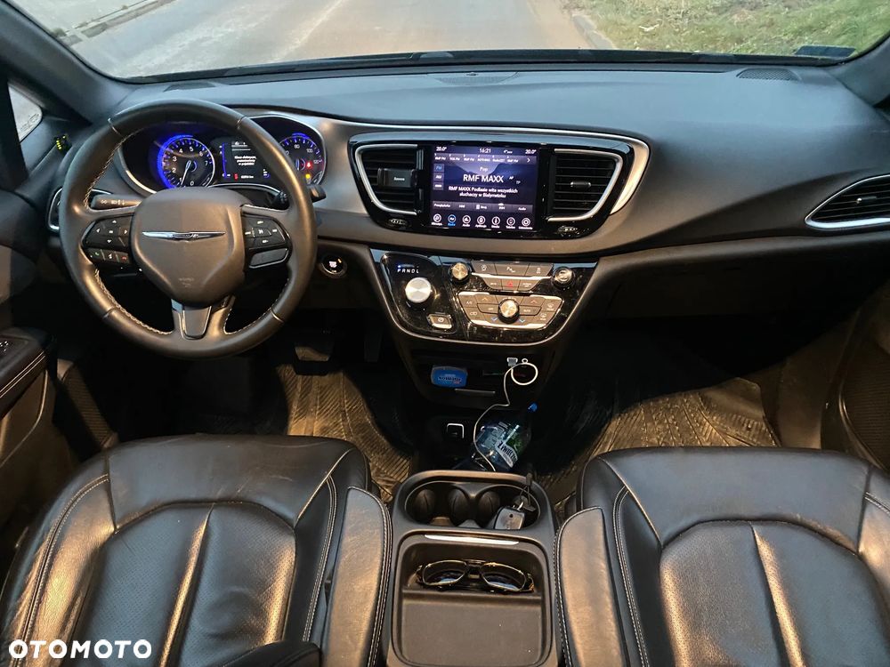 Chrysler Pacifica - 11