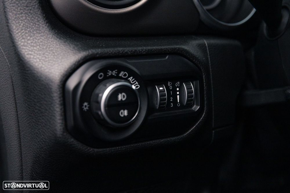 Jeep Wrangler Unlimited 2.2 CRD Sport AT - 44