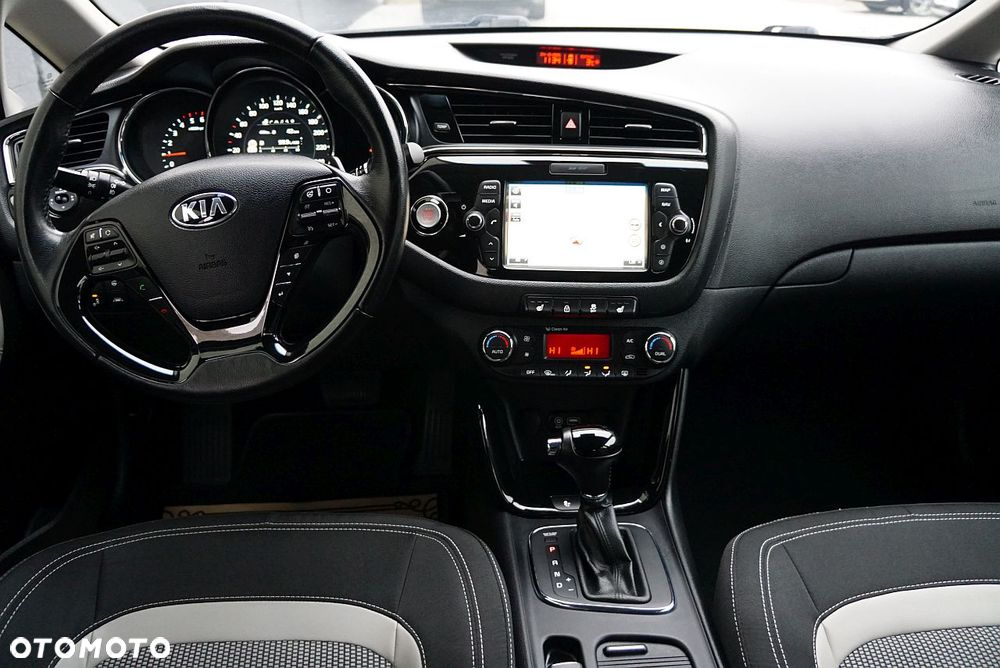 Kia Ceed 1.6 CRDi 136 DCT ISG Platinum Edition - 9