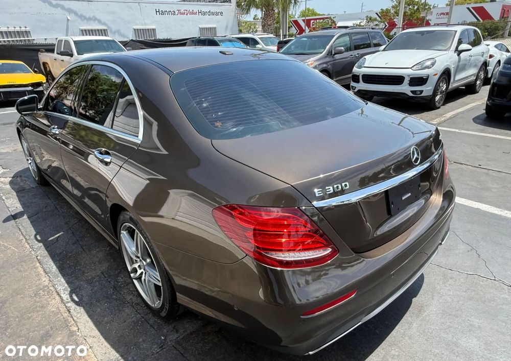 Mercedes-Benz Klasa E 300 9G-TRONIC AMG Line - 10
