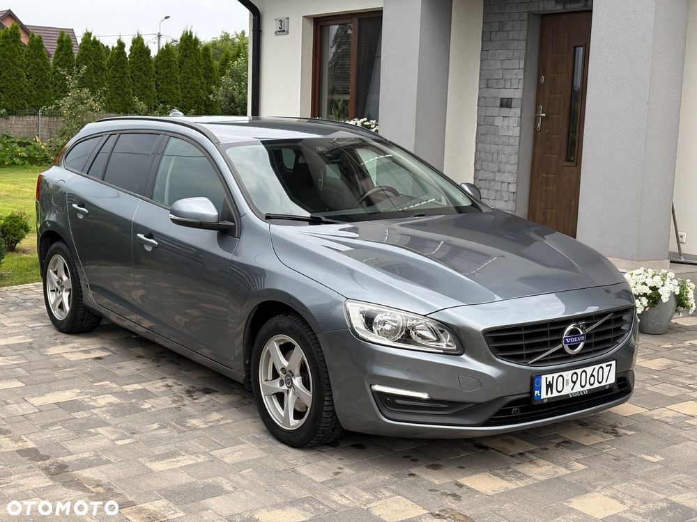 Volvo V60 D2 Drive-E Momentum - 1