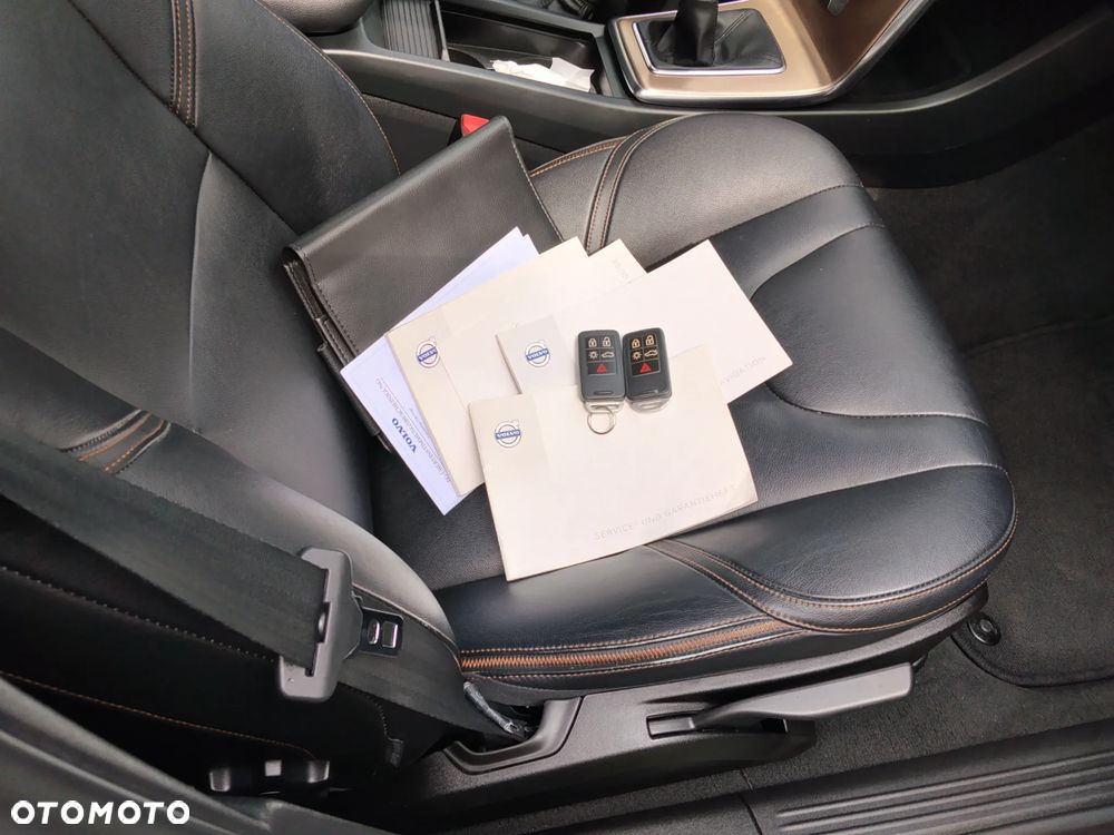 Volvo V40 Cross Country - 16