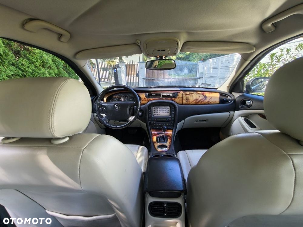 Jaguar S-Type - 10
