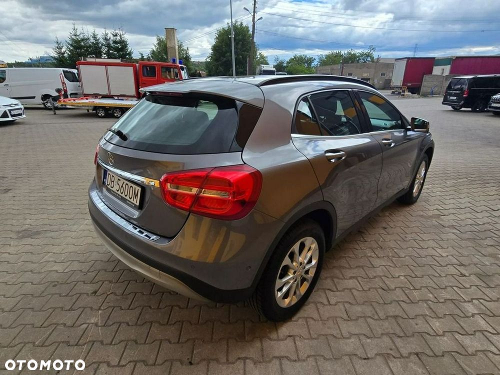 Mercedes-Benz GLA - 7