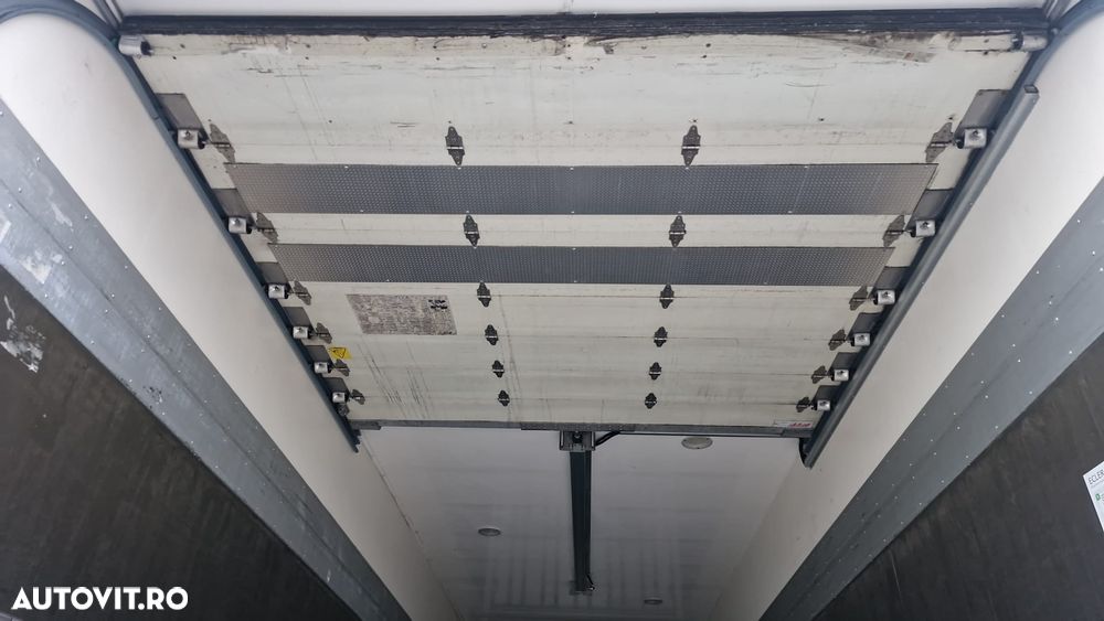 Renault T 430 / 6x2 / REFRIGERAT -9 M / UNITATE CARRIER SUPRA 1250 / platformă elevatoare / oblon rulant / punte de ridicare / direcție - 24