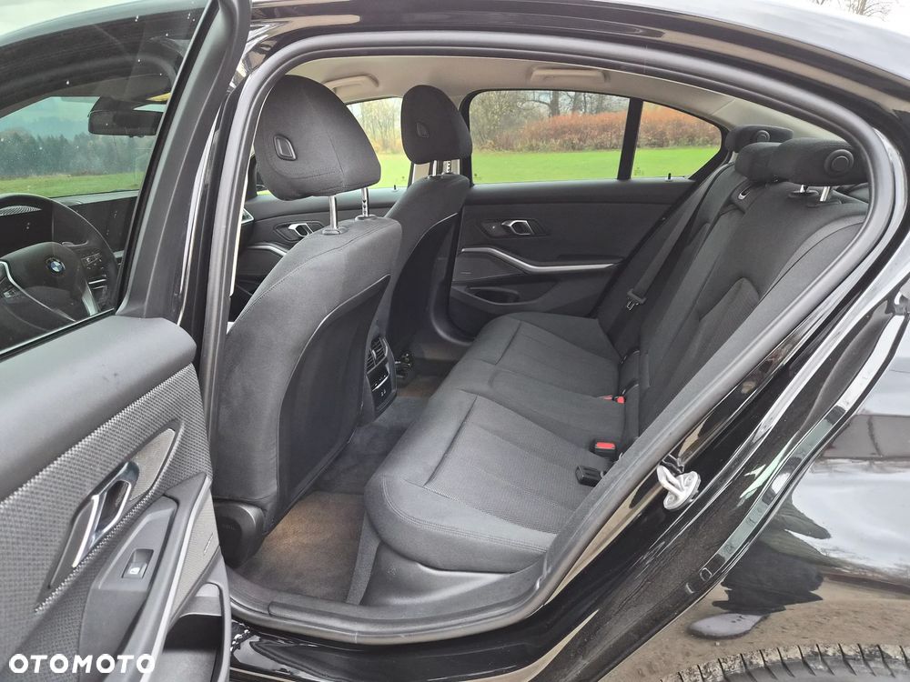 BMW Seria 3 318d - 18