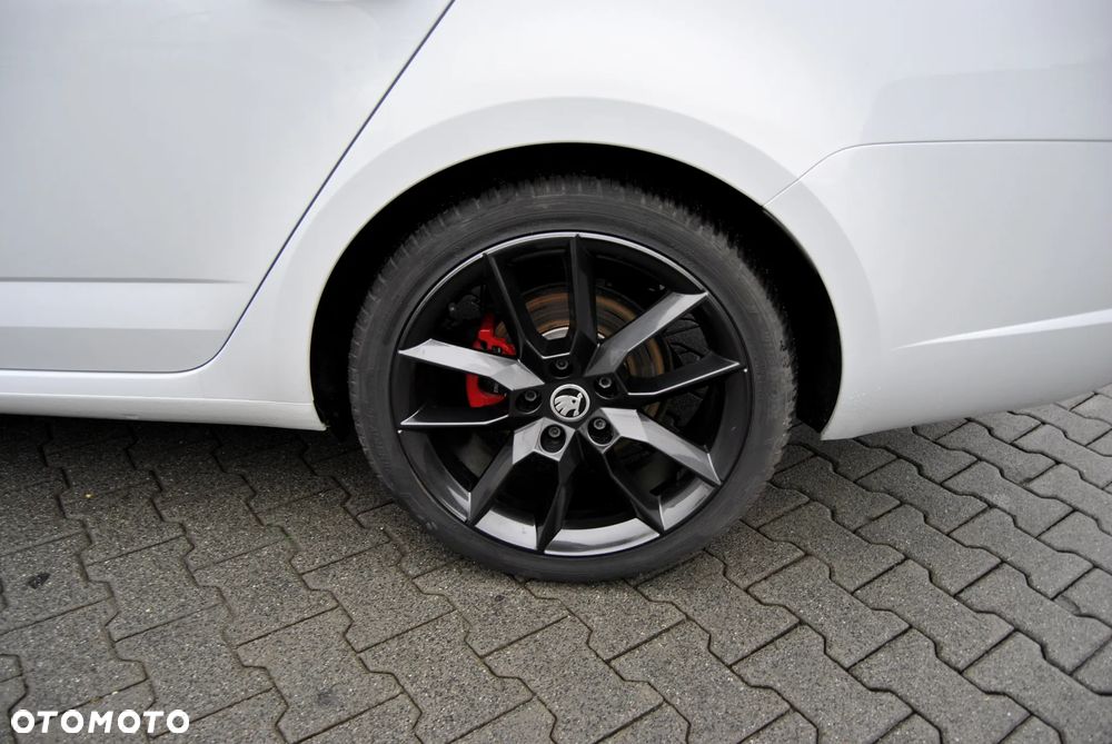 Skoda Octavia Combi 2.0 TDI DSG RS - 13