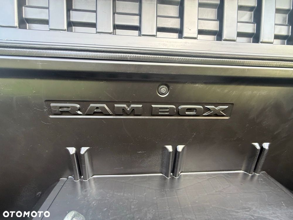 RAM 1500 5.7 Crew Cab Shortbed Limited Black - 32