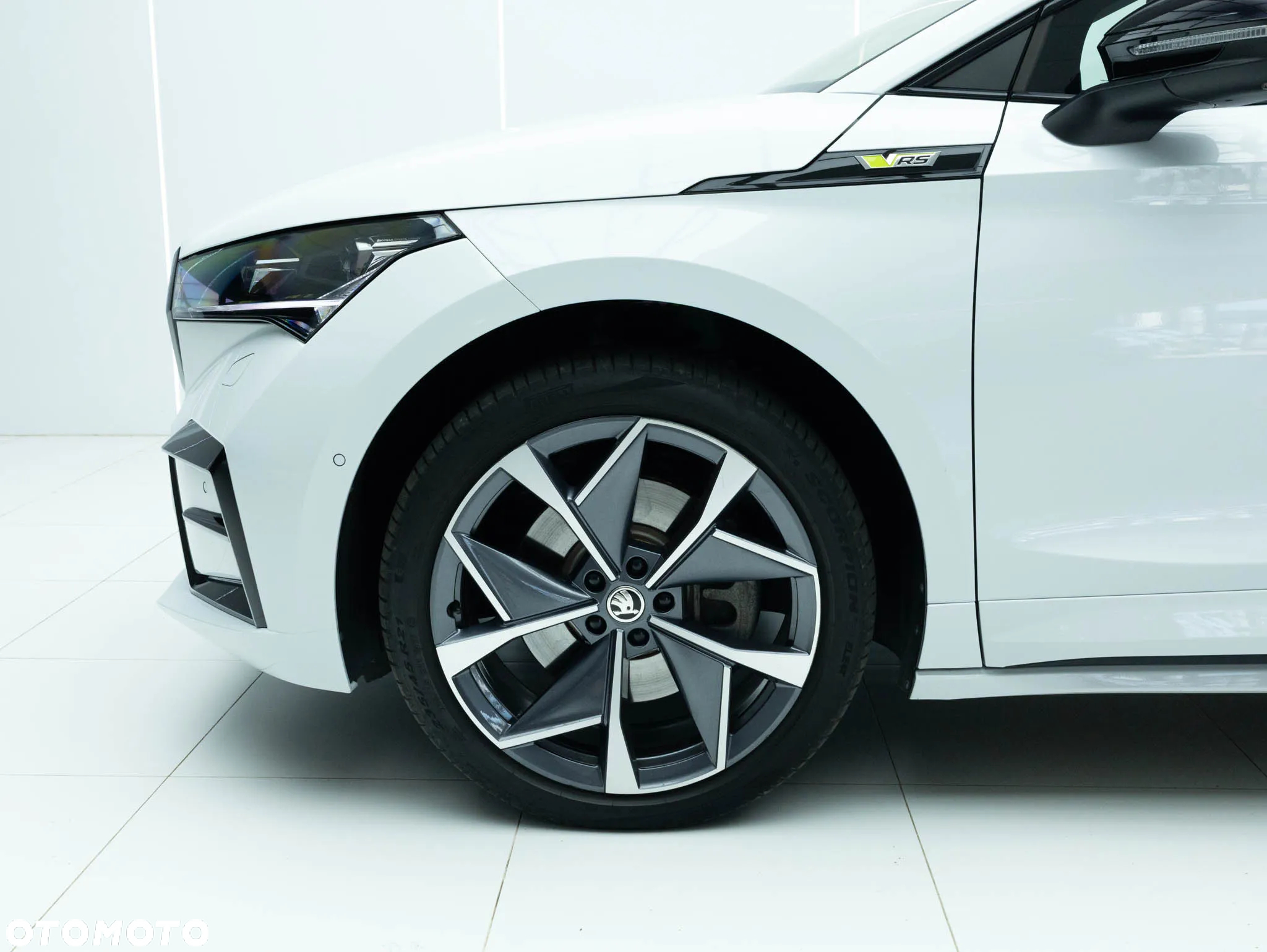Skoda Enyaq RS 82kWh Maxx - 8