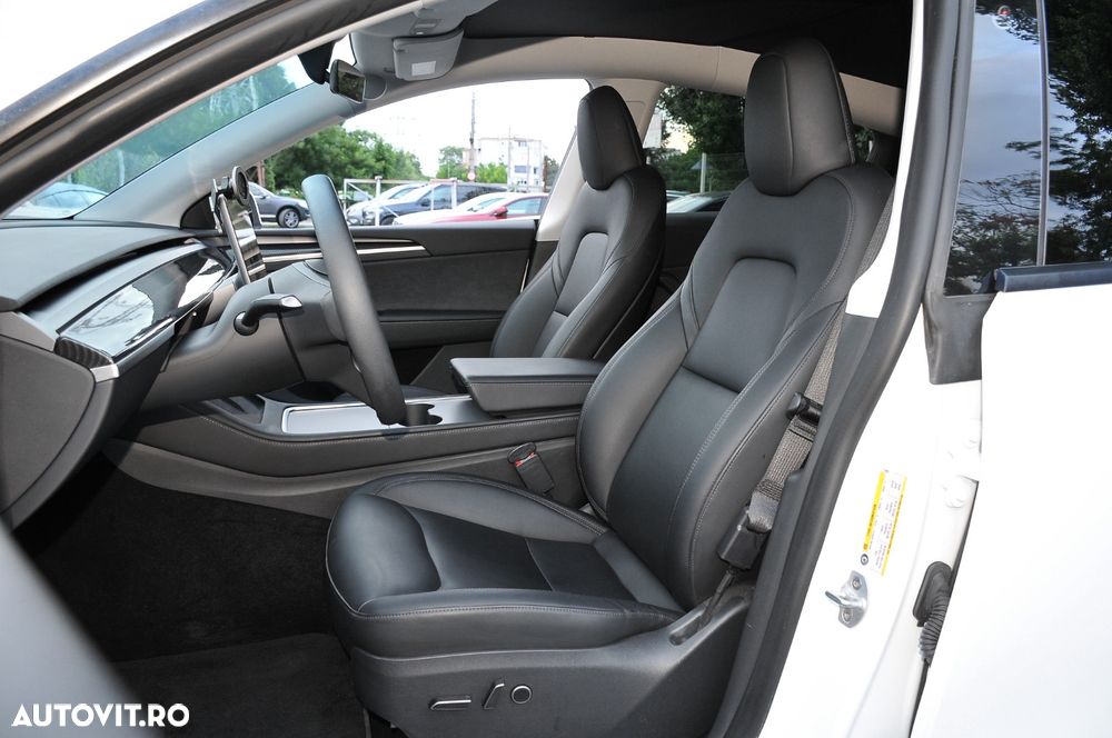 Tesla Model Y Long Range Dual Motor AWD - 8