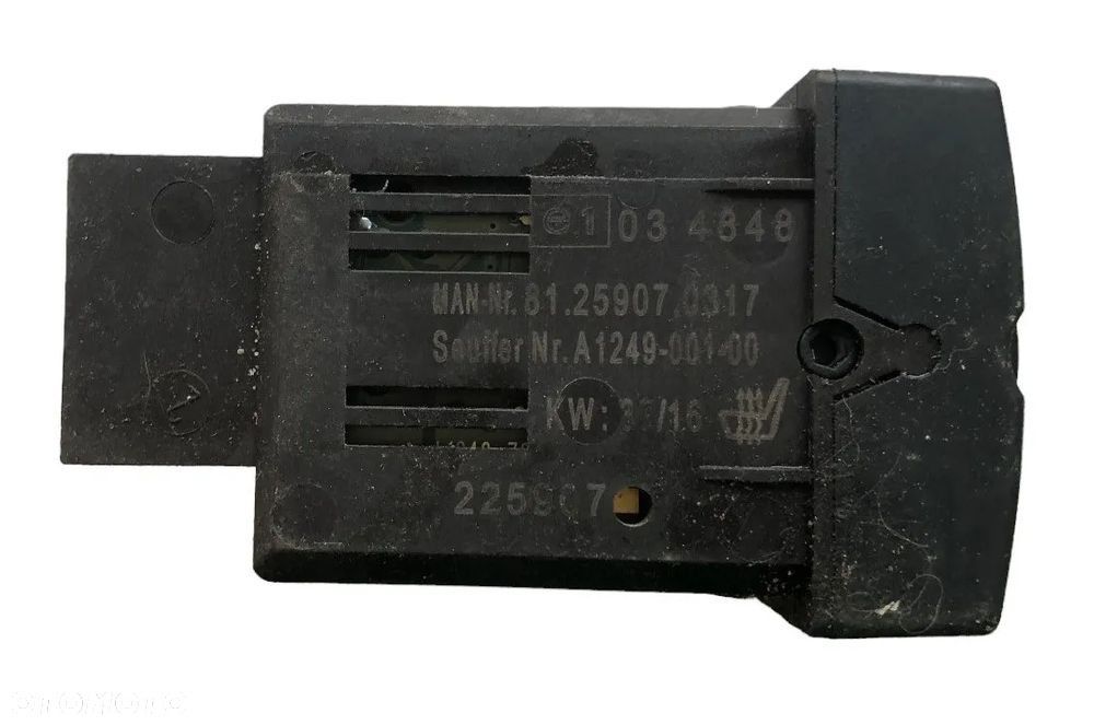 PRZYCISK PRZEŁĄCZNIK WŁĄCZNIK POGRZEWANIA FOTELA MAN TGX TGS 83259070317 - 2